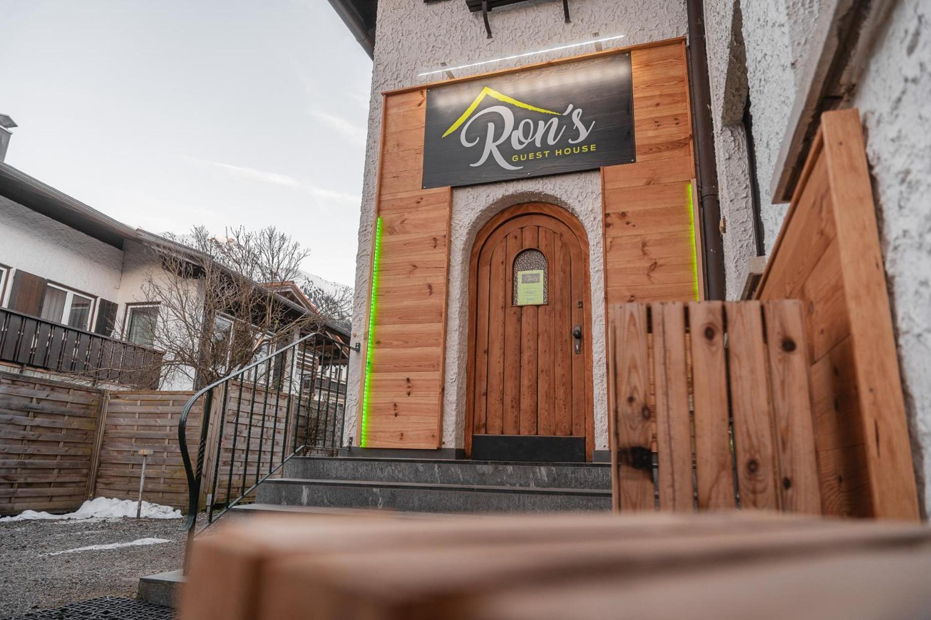 Hostel - Ron'S Guesthouse オーベルストドルフ エクステリア 写真